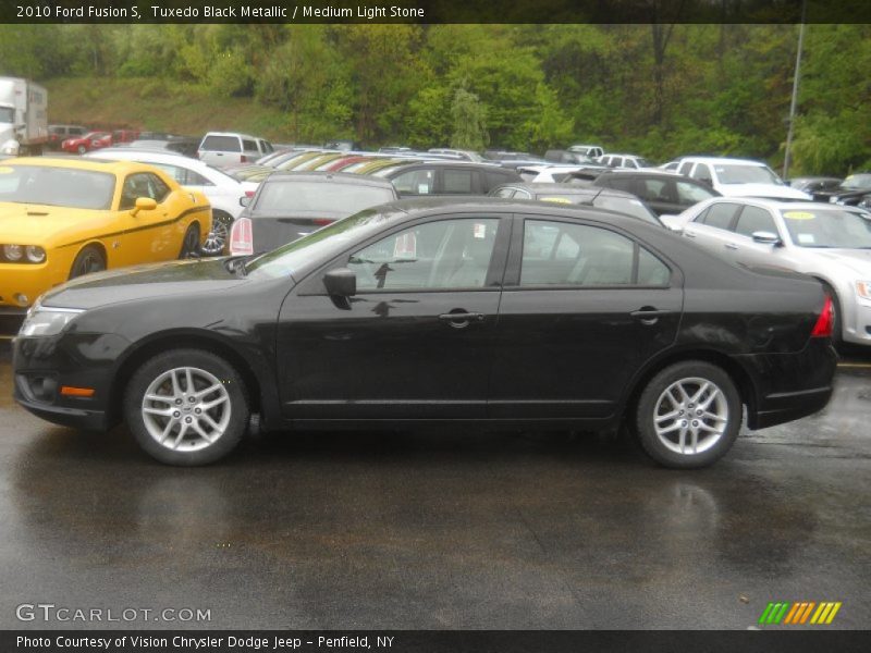 Tuxedo Black Metallic / Medium Light Stone 2010 Ford Fusion S
