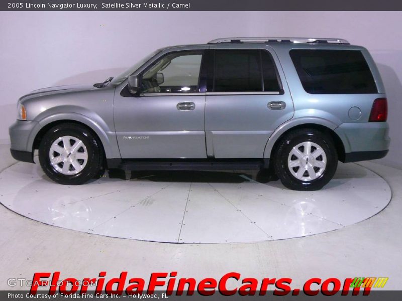 Satellite Silver Metallic / Camel 2005 Lincoln Navigator Luxury