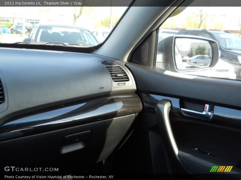 Titanium Silver / Gray 2011 Kia Sorento LX