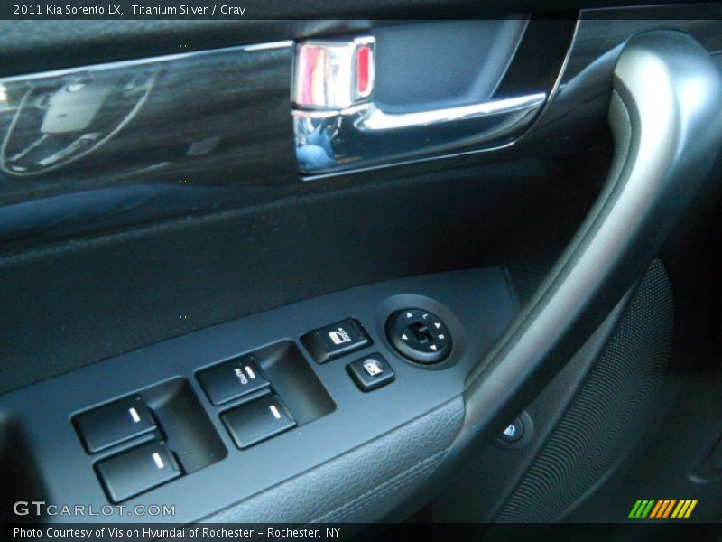 Titanium Silver / Gray 2011 Kia Sorento LX