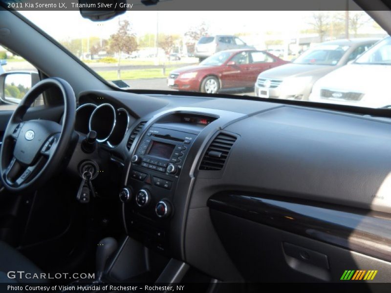 Titanium Silver / Gray 2011 Kia Sorento LX