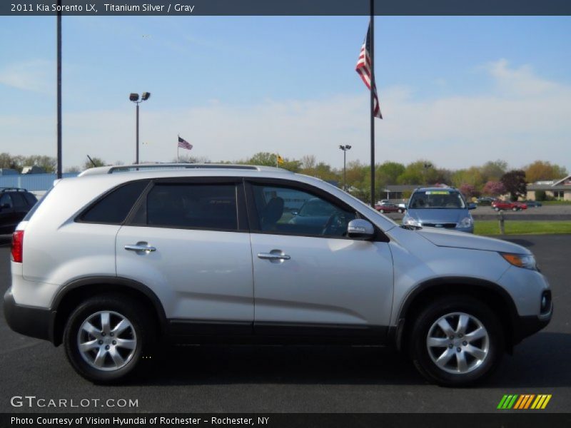 Titanium Silver / Gray 2011 Kia Sorento LX