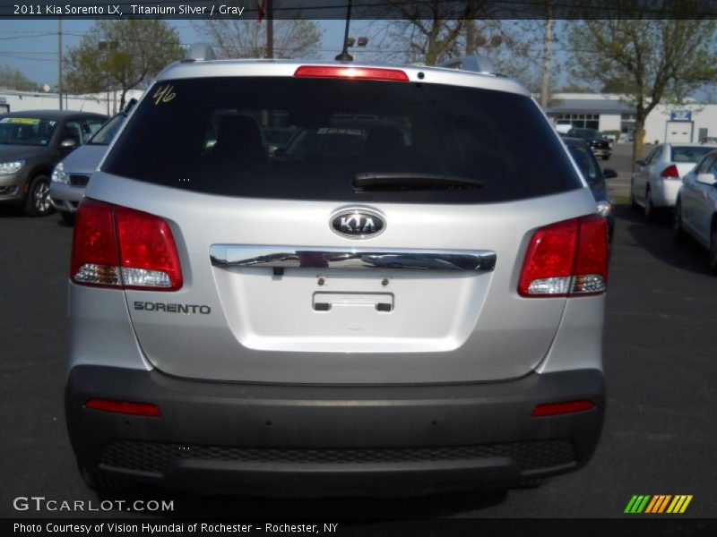 Titanium Silver / Gray 2011 Kia Sorento LX