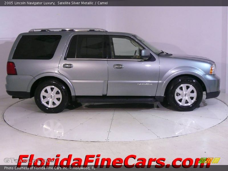 Satellite Silver Metallic / Camel 2005 Lincoln Navigator Luxury