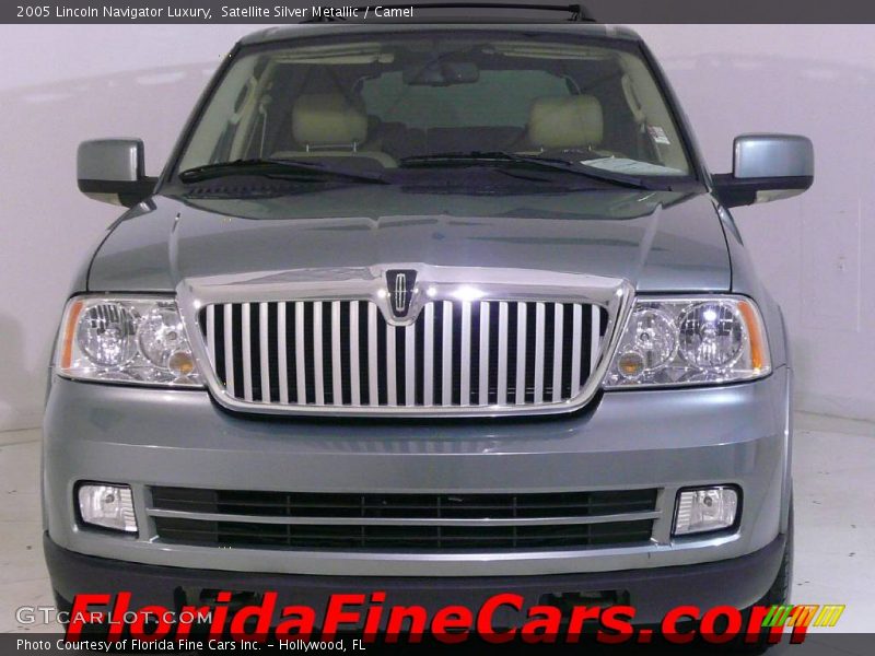 Satellite Silver Metallic / Camel 2005 Lincoln Navigator Luxury