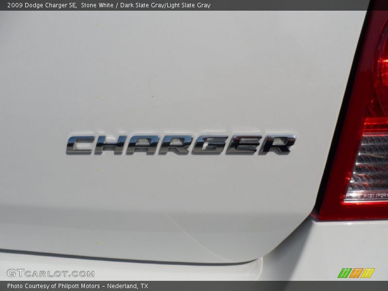 Stone White / Dark Slate Gray/Light Slate Gray 2009 Dodge Charger SE