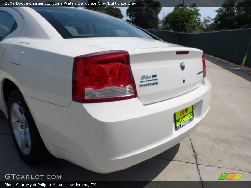 Stone White / Dark Slate Gray/Light Slate Gray 2009 Dodge Charger SE