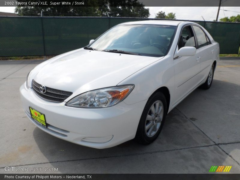 Super White / Stone 2002 Toyota Camry XLE