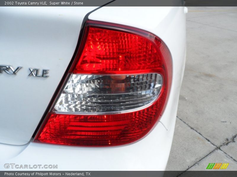 Super White / Stone 2002 Toyota Camry XLE