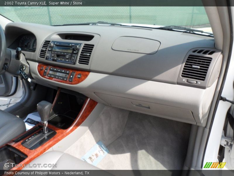 Super White / Stone 2002 Toyota Camry XLE