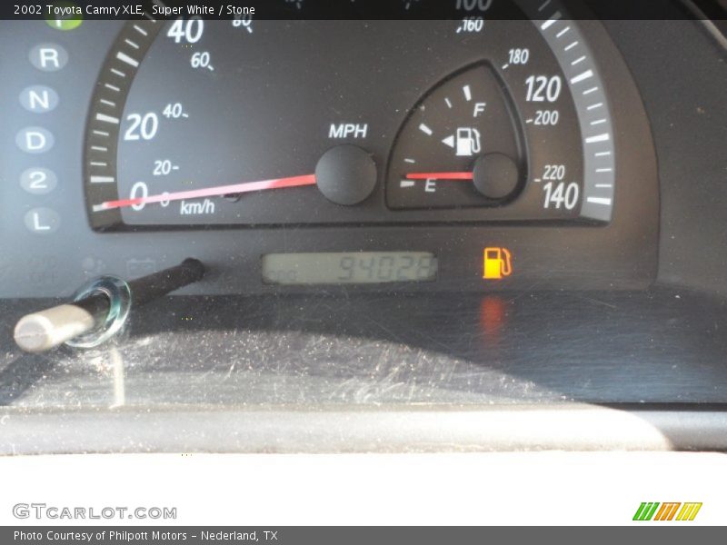 Super White / Stone 2002 Toyota Camry XLE