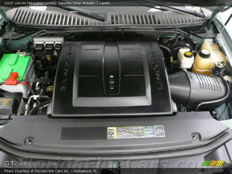 Satellite Silver Metallic / Camel 2005 Lincoln Navigator Luxury