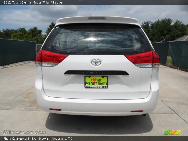 Super White / Bisque 2012 Toyota Sienna