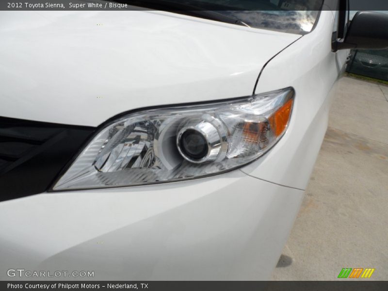 Super White / Bisque 2012 Toyota Sienna