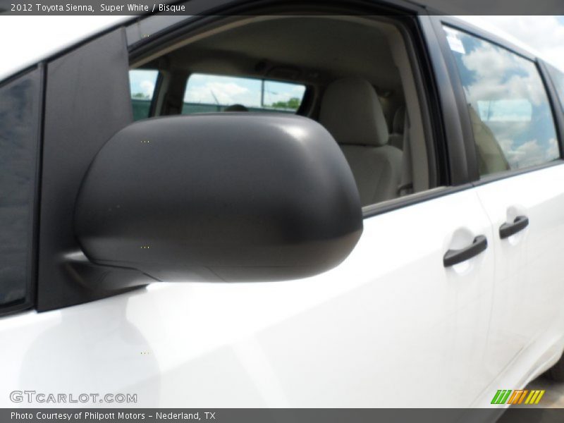 Super White / Bisque 2012 Toyota Sienna