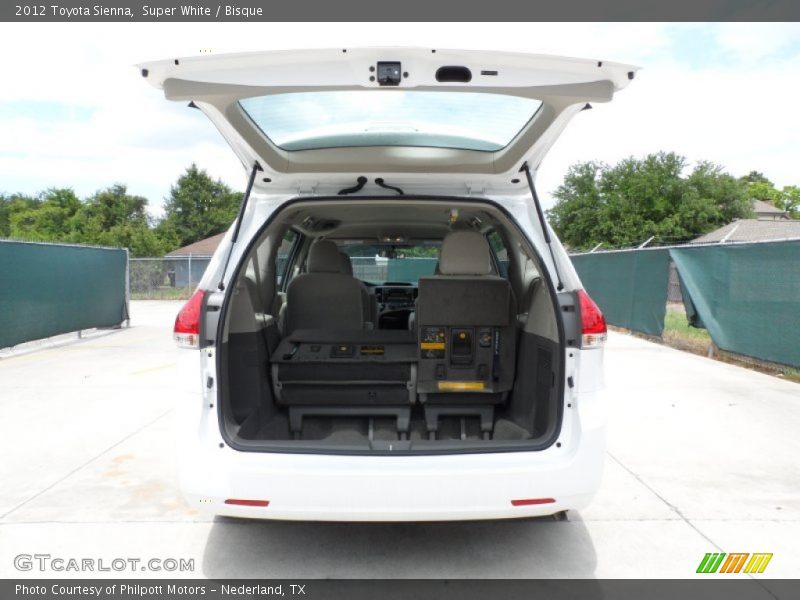 Super White / Bisque 2012 Toyota Sienna