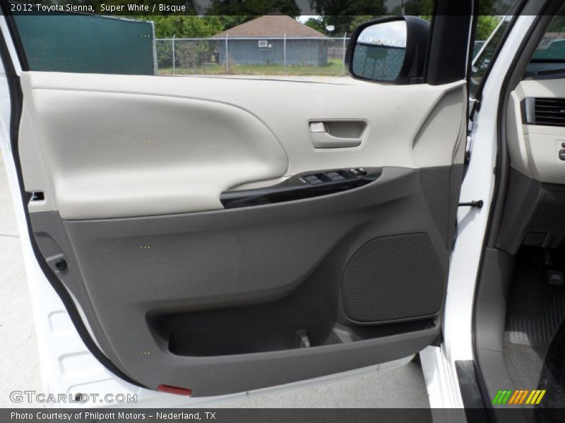 Super White / Bisque 2012 Toyota Sienna