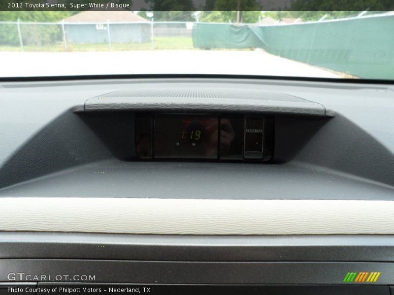 Super White / Bisque 2012 Toyota Sienna