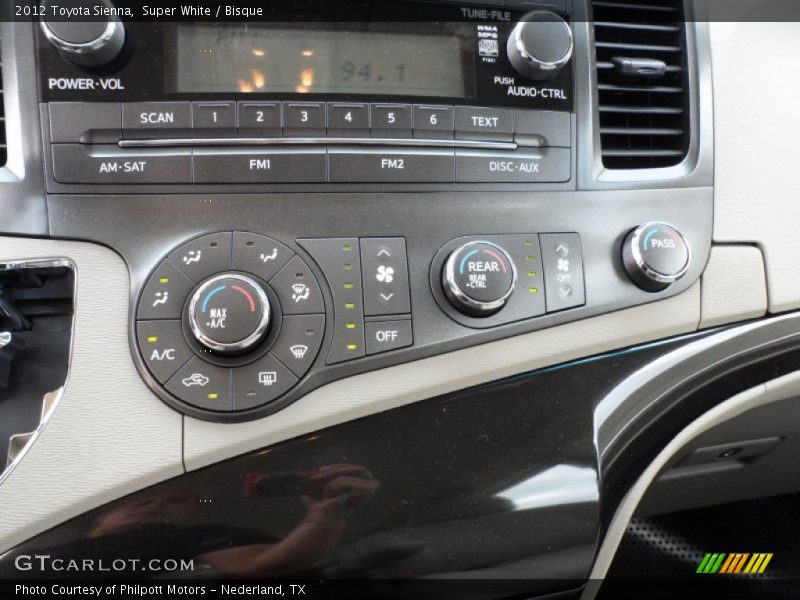 Super White / Bisque 2012 Toyota Sienna