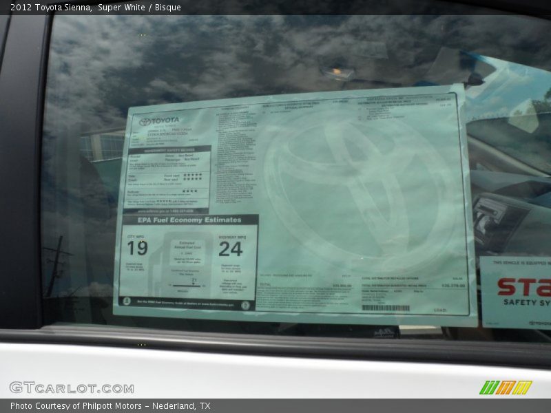 Super White / Bisque 2012 Toyota Sienna