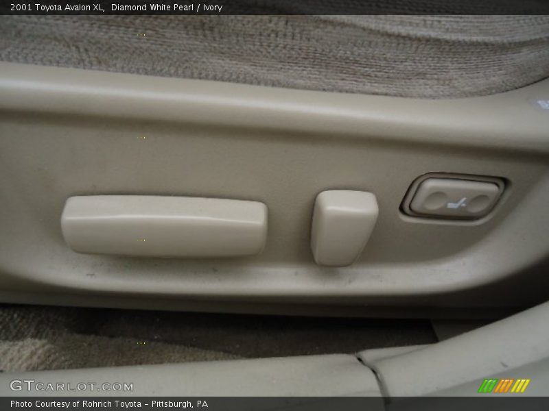 Diamond White Pearl / Ivory 2001 Toyota Avalon XL