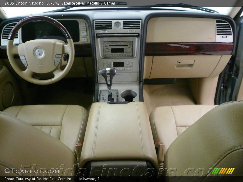 Satellite Silver Metallic / Camel 2005 Lincoln Navigator Luxury