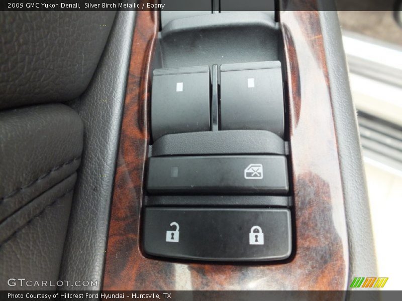 Silver Birch Metallic / Ebony 2009 GMC Yukon Denali