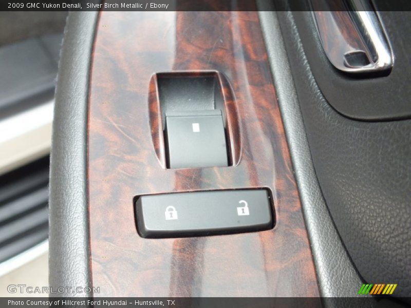 Silver Birch Metallic / Ebony 2009 GMC Yukon Denali