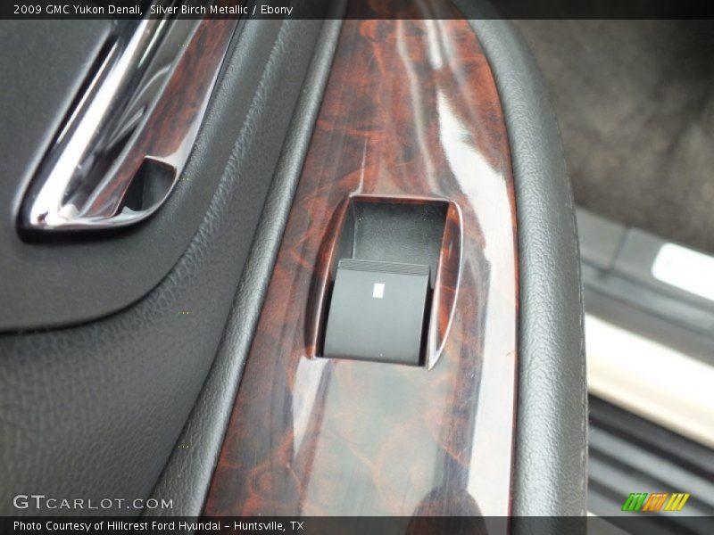 Silver Birch Metallic / Ebony 2009 GMC Yukon Denali