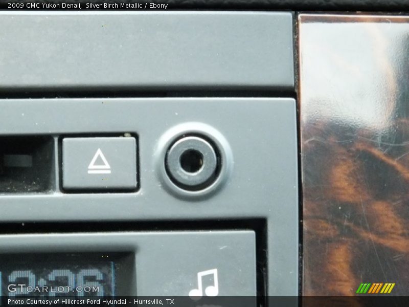 Silver Birch Metallic / Ebony 2009 GMC Yukon Denali