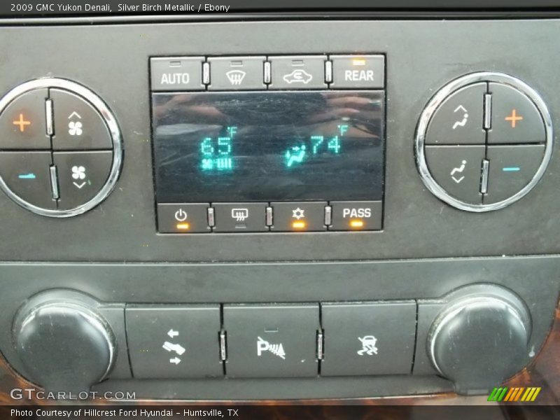 Silver Birch Metallic / Ebony 2009 GMC Yukon Denali