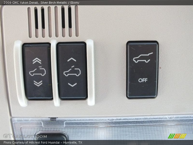 Silver Birch Metallic / Ebony 2009 GMC Yukon Denali