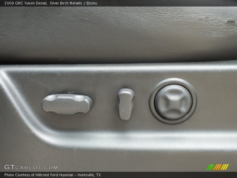 Silver Birch Metallic / Ebony 2009 GMC Yukon Denali