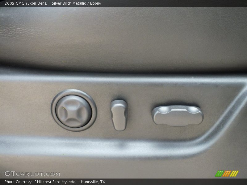 Silver Birch Metallic / Ebony 2009 GMC Yukon Denali