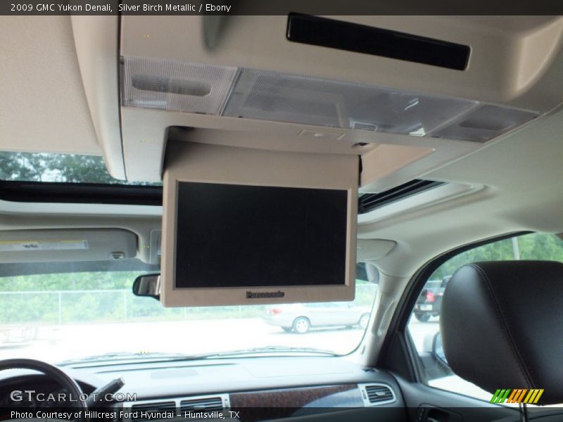 Silver Birch Metallic / Ebony 2009 GMC Yukon Denali