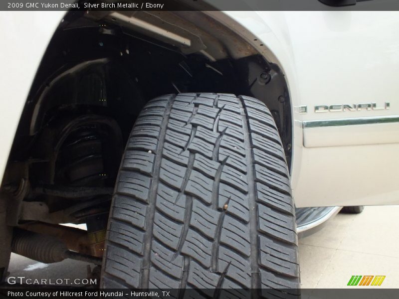 Silver Birch Metallic / Ebony 2009 GMC Yukon Denali