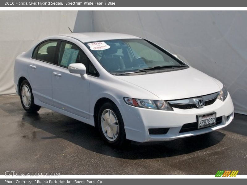 Front 3/4 View of 2010 Civic Hybrid Sedan