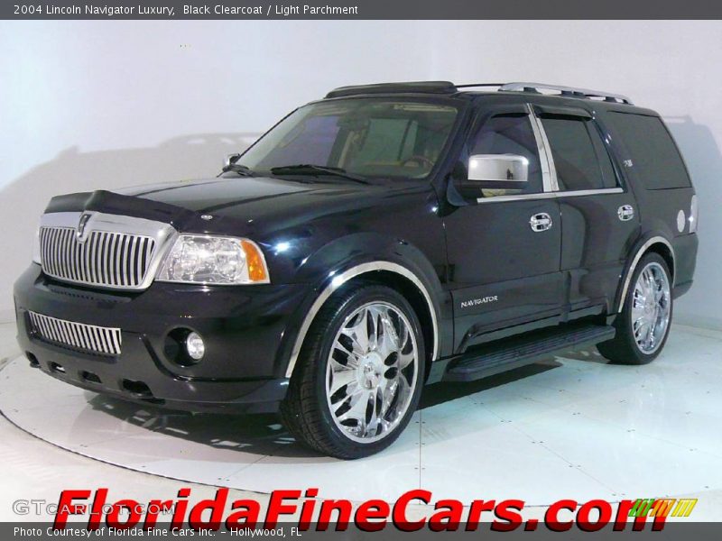 Black Clearcoat / Light Parchment 2004 Lincoln Navigator Luxury
