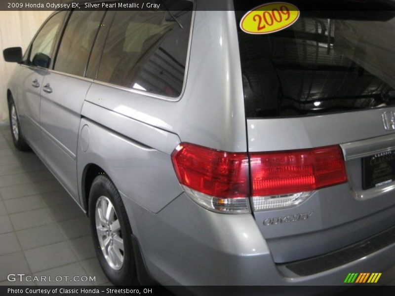 Silver Pearl Metallic / Gray 2009 Honda Odyssey EX