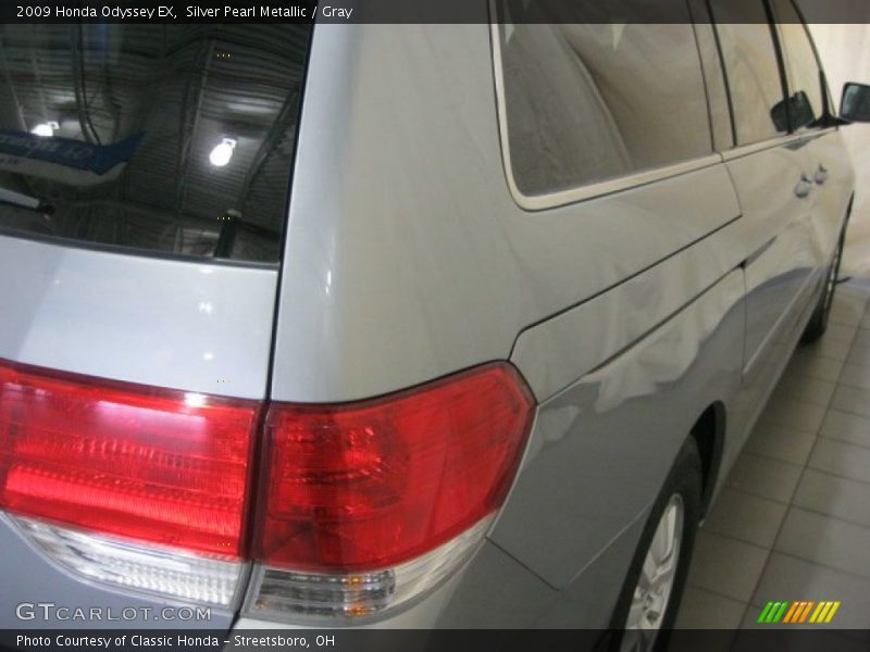 Silver Pearl Metallic / Gray 2009 Honda Odyssey EX