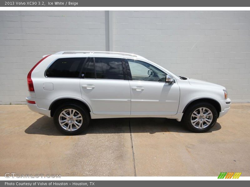 Ice White / Beige 2013 Volvo XC90 3.2