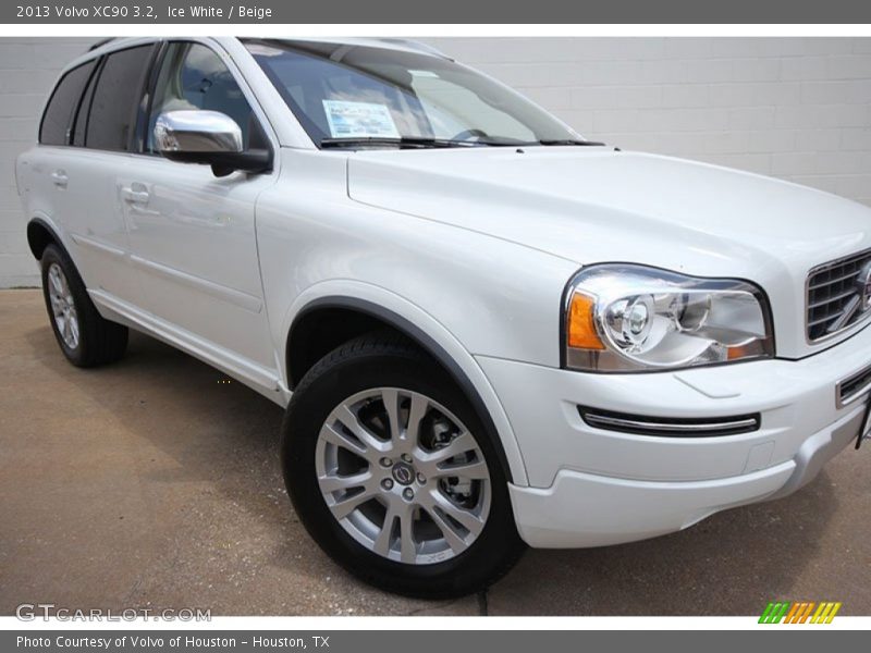 Ice White / Beige 2013 Volvo XC90 3.2