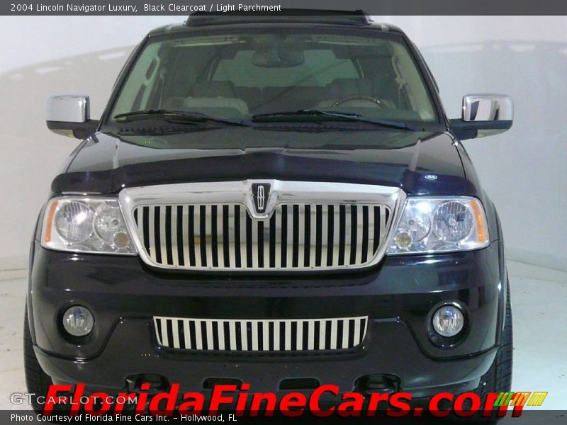 Black Clearcoat / Light Parchment 2004 Lincoln Navigator Luxury