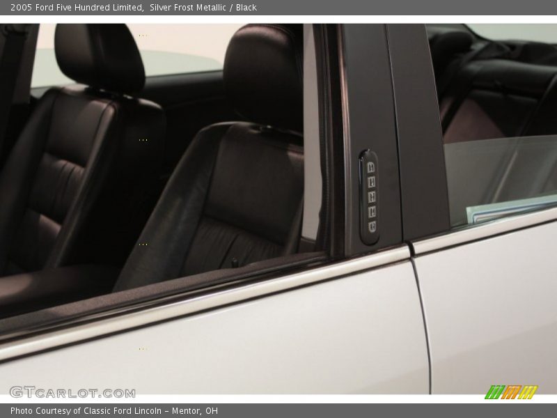 Silver Frost Metallic / Black 2005 Ford Five Hundred Limited