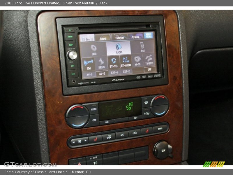 Silver Frost Metallic / Black 2005 Ford Five Hundred Limited