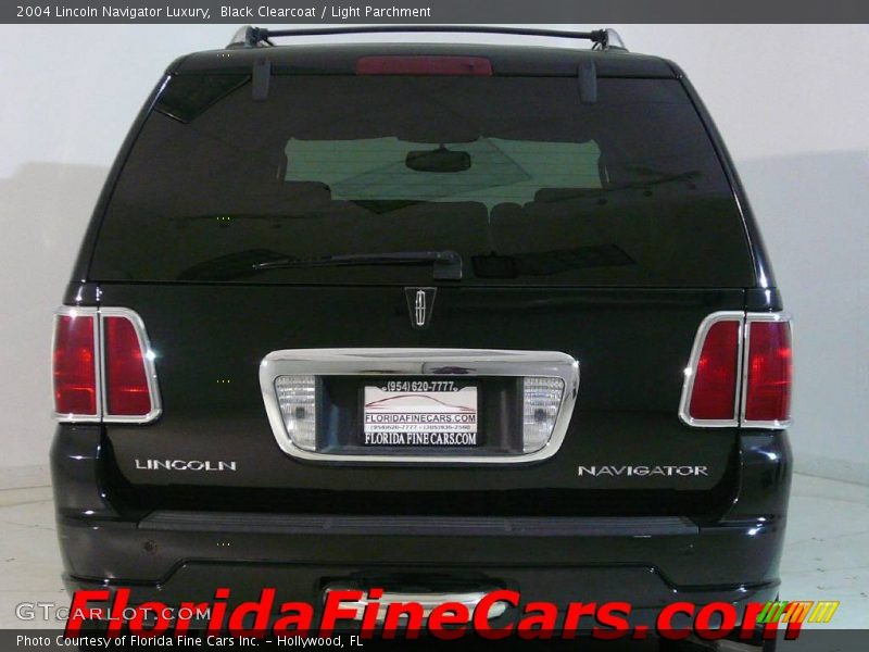 Black Clearcoat / Light Parchment 2004 Lincoln Navigator Luxury
