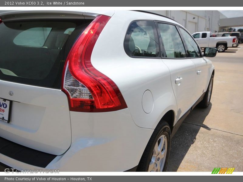 Ice White / Sandstone 2012 Volvo XC60 3.2