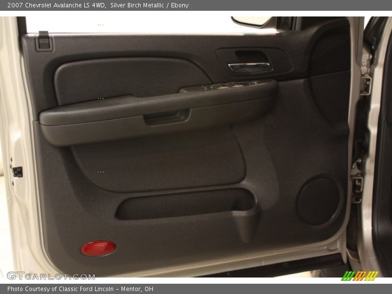 Silver Birch Metallic / Ebony 2007 Chevrolet Avalanche LS 4WD
