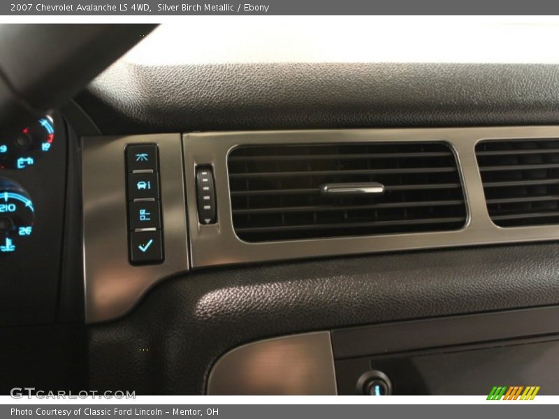 Silver Birch Metallic / Ebony 2007 Chevrolet Avalanche LS 4WD