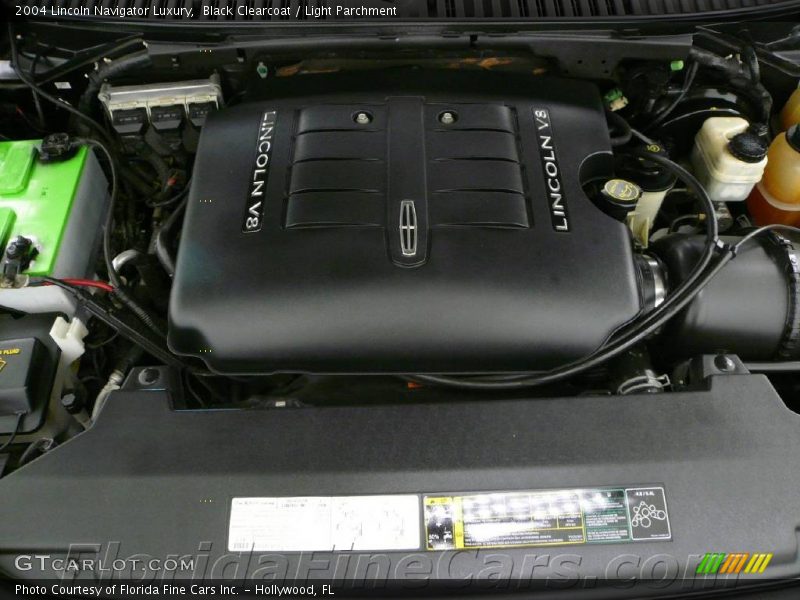 Black Clearcoat / Light Parchment 2004 Lincoln Navigator Luxury